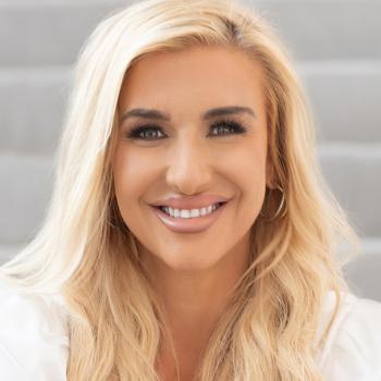 Dr. Allison Snowden has more than two decades of experience in integrative medicine, trauma recovery, pain management, and energy work