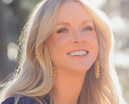 Alayna Bellquist, creator of Resilient: By Nature™ Workshop and Lyme Rx Forum™, is a marine scientist.