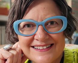 Anne Leuck is a visual artist, illustrator, and journaling guide.