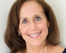Headshot of Cindy Barg