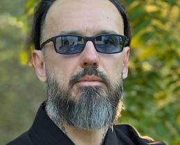 Damien Echols is a best-selling author, martial artist, and spiritual teacher. 