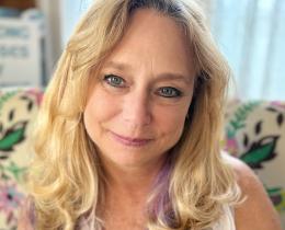 Headshot of Elva Grosman
