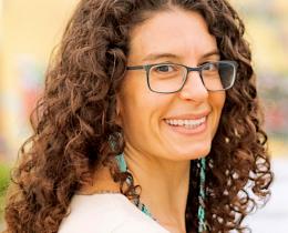 Erika Siegel_founder of Nourish Me, is a naturopathic doctor, acupuncturist, and health educator