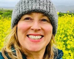 Kate Winch is a transformational teacher, EFT expert, intuitive, hypnotherapist, and dance teacher.