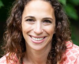 Lara-Land-bio_cropped