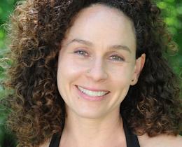 Lea Bender teaches yoga with a study of philosophy, anatomy, and therapeutic techniques.