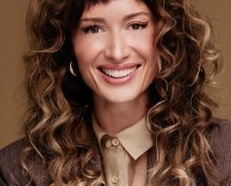 Rachelle Robinett is a clinical herbalist, author, health educator, and inspirational keynote speaker.