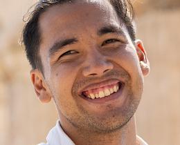 Santi Kelly-Brust-bio_cropped