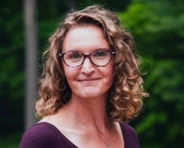 Headshot of Sara Raymond