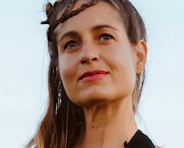 Sorah Nutting, along with Karisha Longaker, creates music as part of the inspirational duo MaMuse.