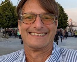 Steven Gross is an award-winning Broadway music director and international conductor.