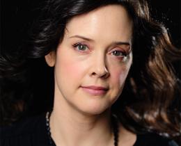 karen-bell_bio1_600x600