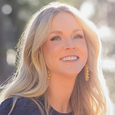 Alayna Bellquist, creator of Resilient: By Nature™ Workshop and Lyme Rx Forum™, is a marine scientist.