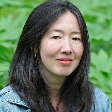 Cara Lai is a meditation teacher, artist, and writer who helps people step out of the cycle of suffering.