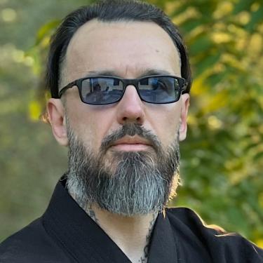 Damien Echols is a best-selling author, martial artist, and spiritual teacher. 