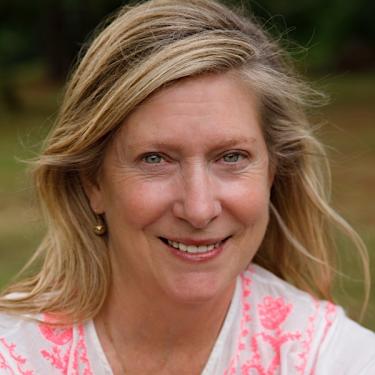 Paige Kelly is a meditation teacher and an experienced IFS psychotherapist.