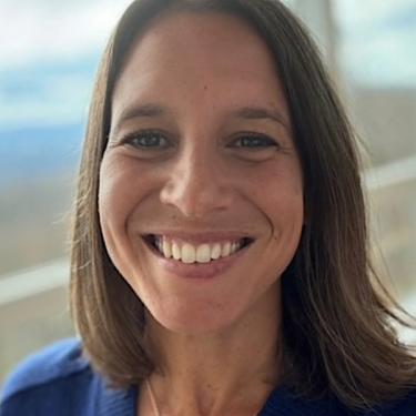 Roya-Darling-bio_cropped