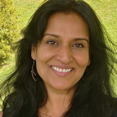 Kamini-Desai-bio1_cropped