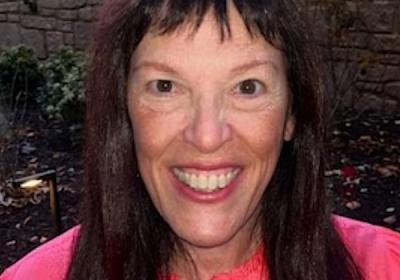 Dr. Laurane McGlynn is a clinical psychologist who integrates mind/body medicine, and shamanic practices.