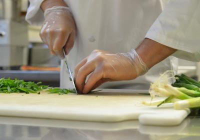Chopping scallions with proper food safety