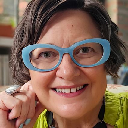 Anne Leuck is a visual artist, illustrator, and journaling guide.