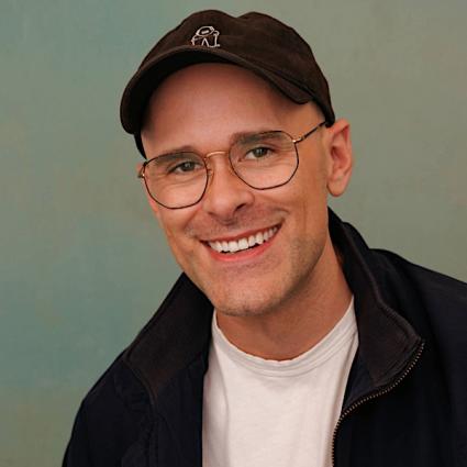 Asher Perlman is a writer, performer, cartoonist, and best-selling author.