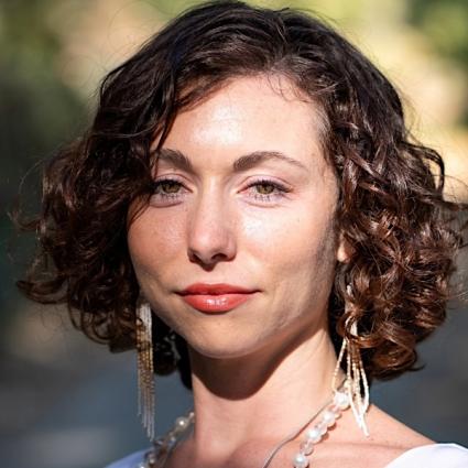 Eluña Noelle is a student of the universe, an Akashic channeler, and a psycho-spiritual healer.