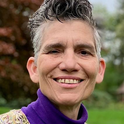 Felicia Flanagan is an artist, art educator, and children's entertainer.