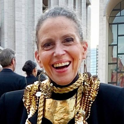 Marilyn Kirschner is a respected fashion journalist and industry commentator.