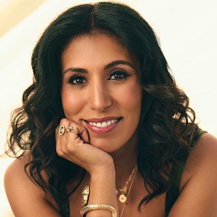 Mory Fontanez is an intuitive life and leadership guide, author, and podcast host.