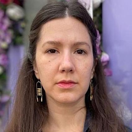 Rori Smith is an artist, somatic movement educator, and researcher of bodily experience.