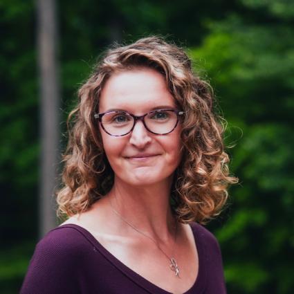 Headshot of Sara Raymond