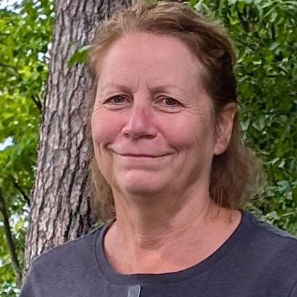 Jeannine Welton is a certified fascial maneuvers coach, energy healing practitioner, and yoga instructor.