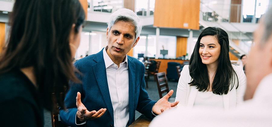 Hitendra Wadhwa leading a workshop