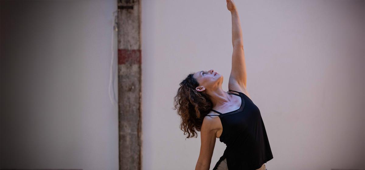 Lea Bender leading a yoga class