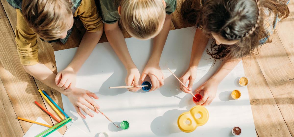 kids painting together