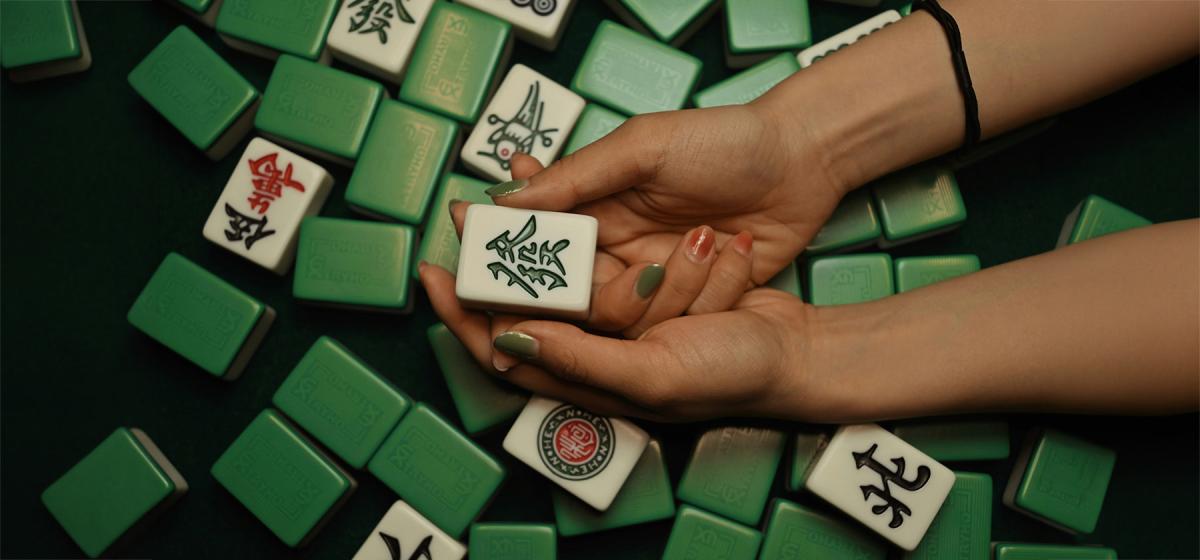 Mahjong tile in someone's hand