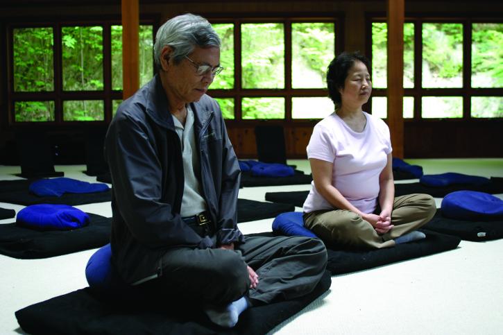 two people meditating