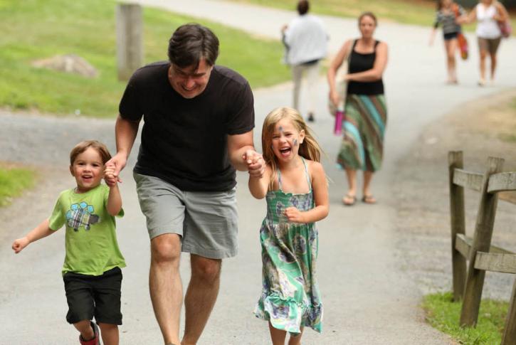 Dad running with 2 kids